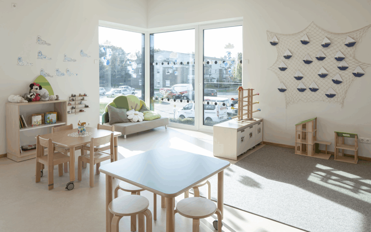 A bright group rooms with big windows